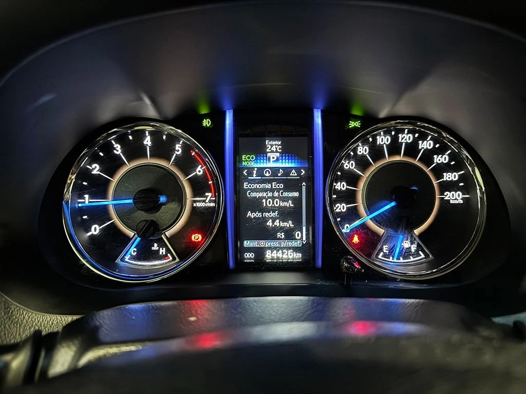 TOYOTA HILUX SW4