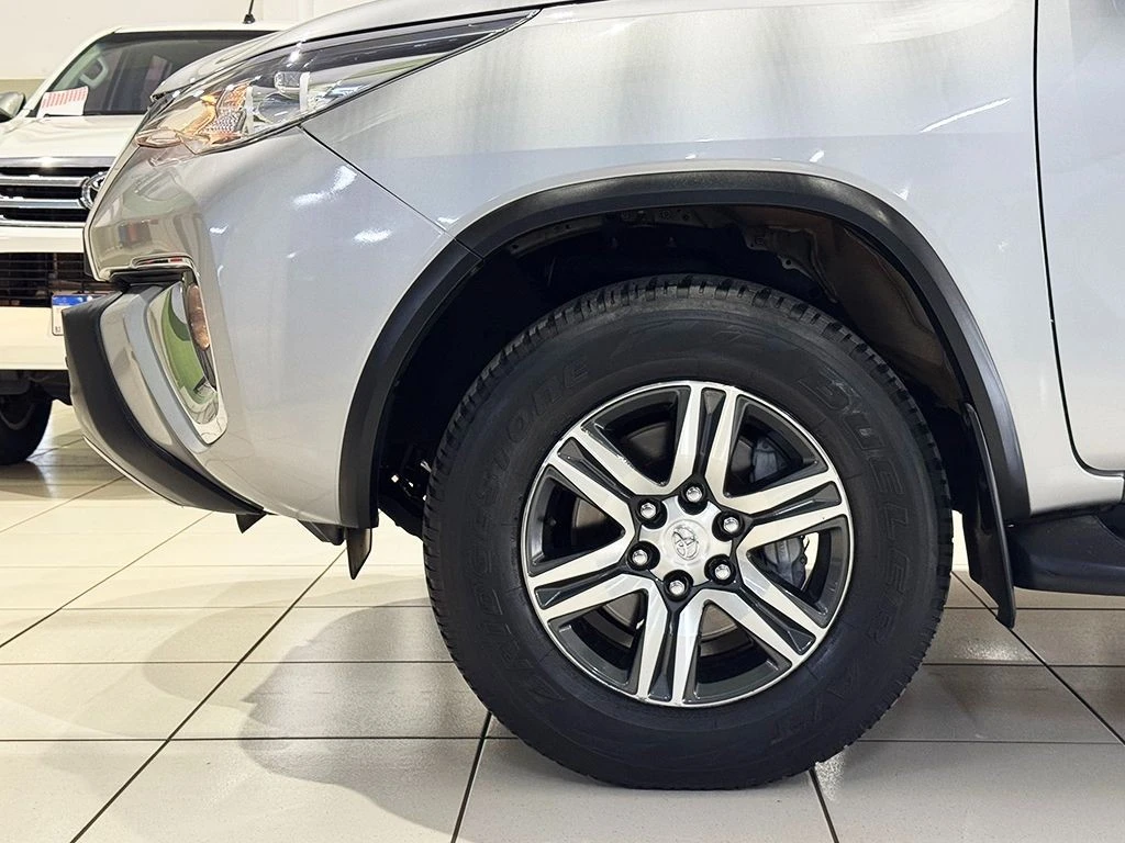 TOYOTA HILUX SW4