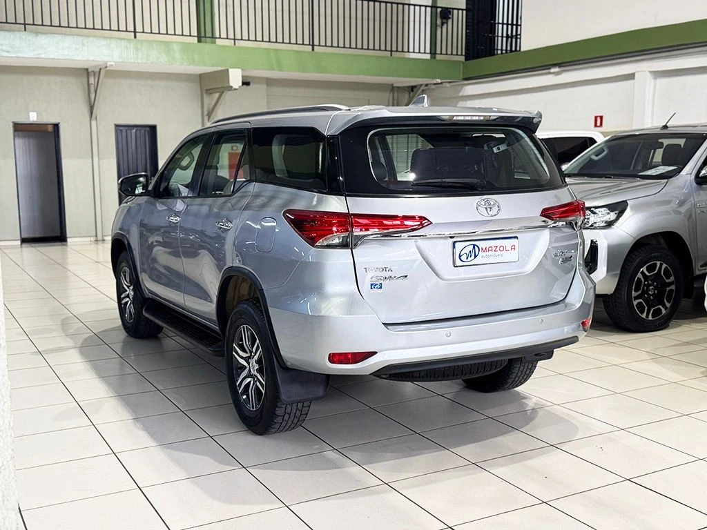 TOYOTA HILUX SW4