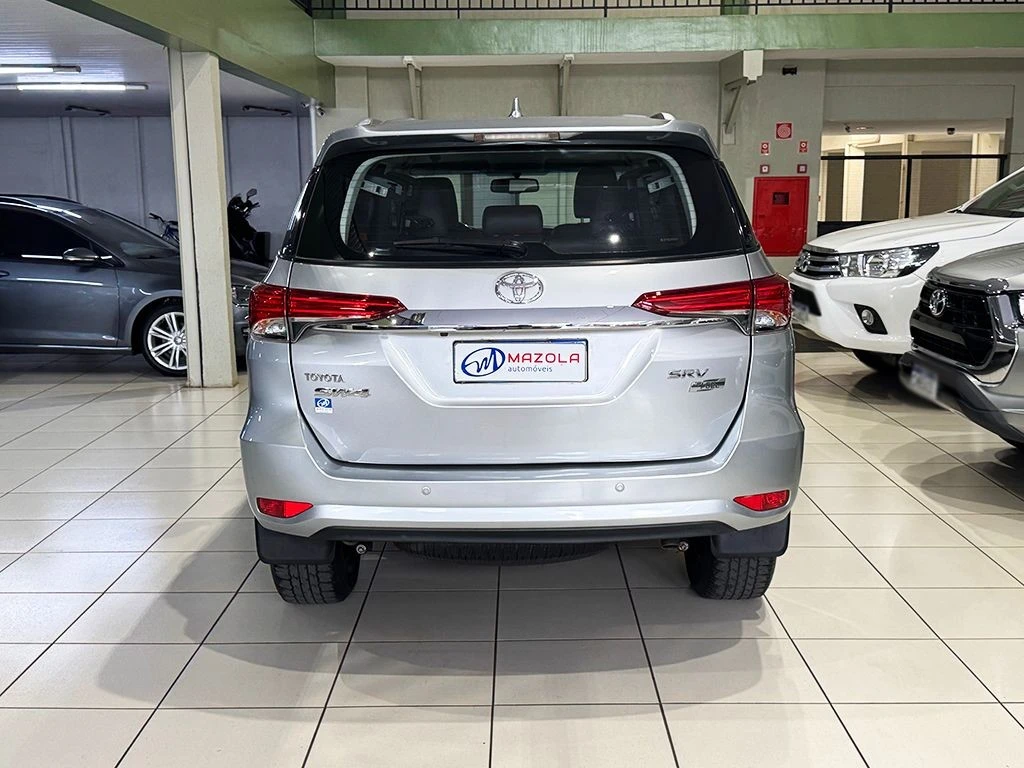TOYOTA HILUX SW4