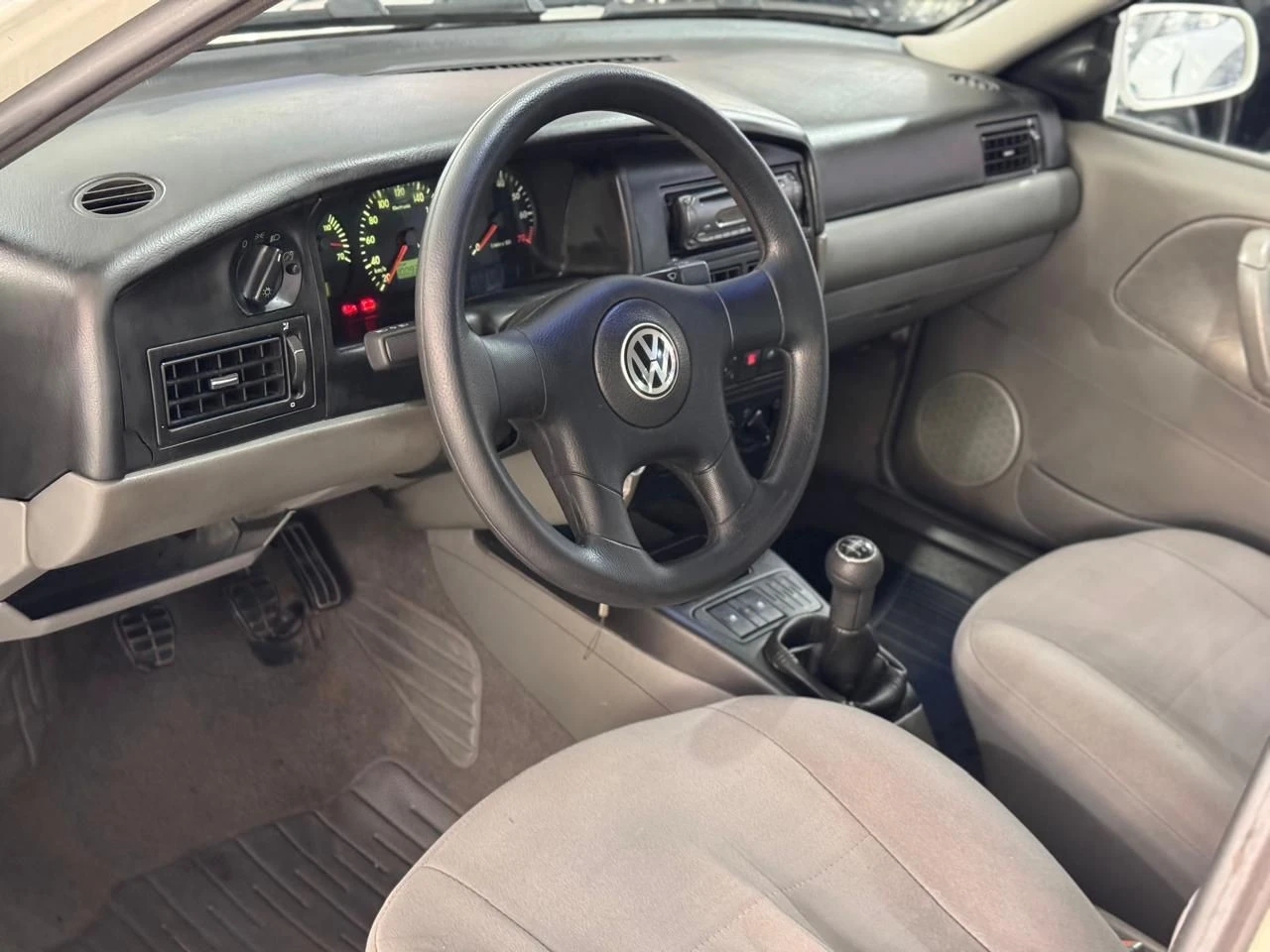 VOLKSWAGEN SANTANA