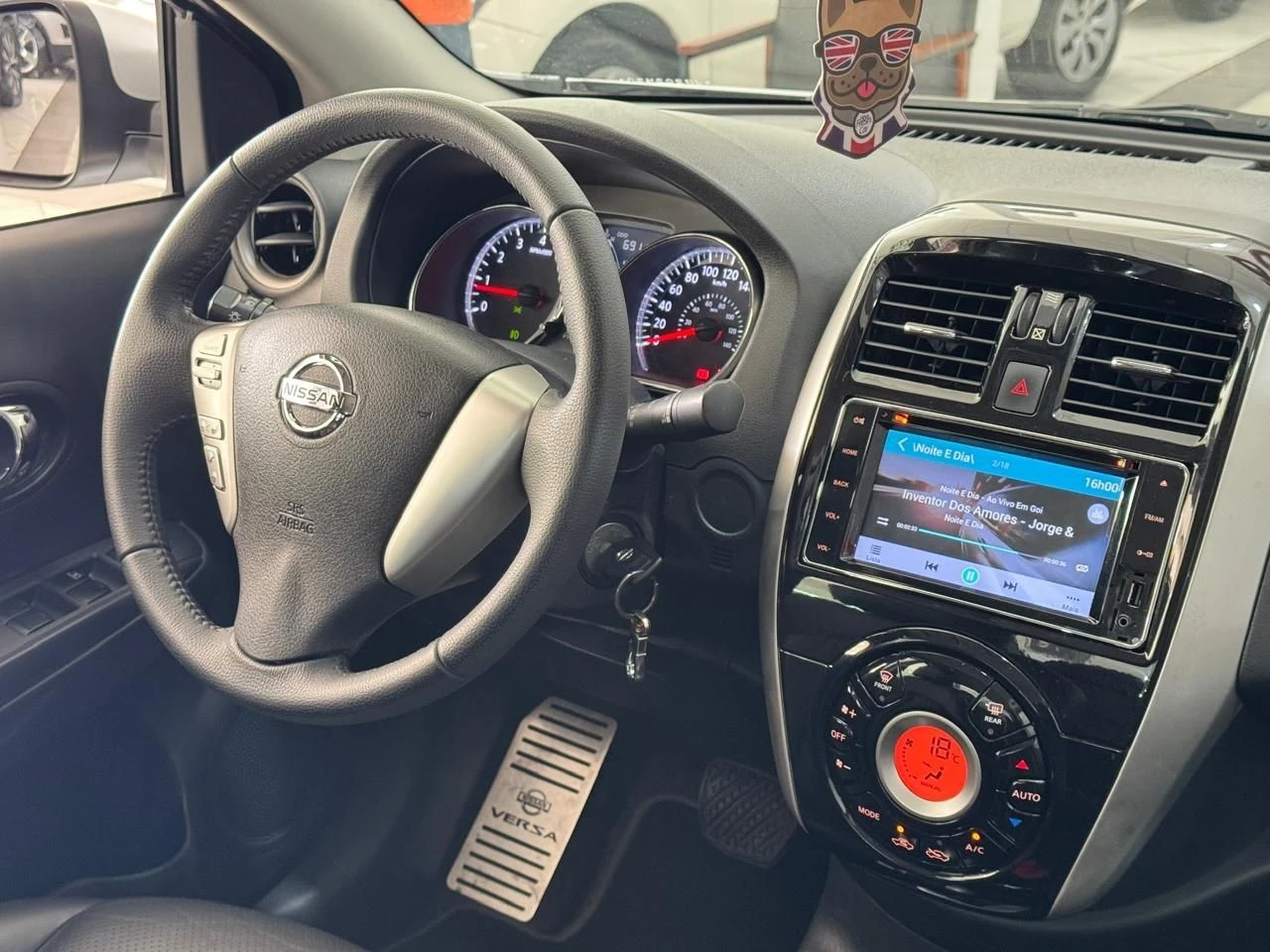 NISSAN VERSA