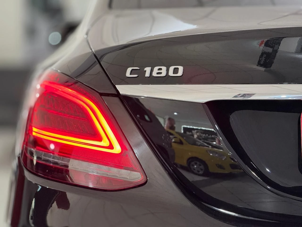 MERCEDES-BENZ C 180