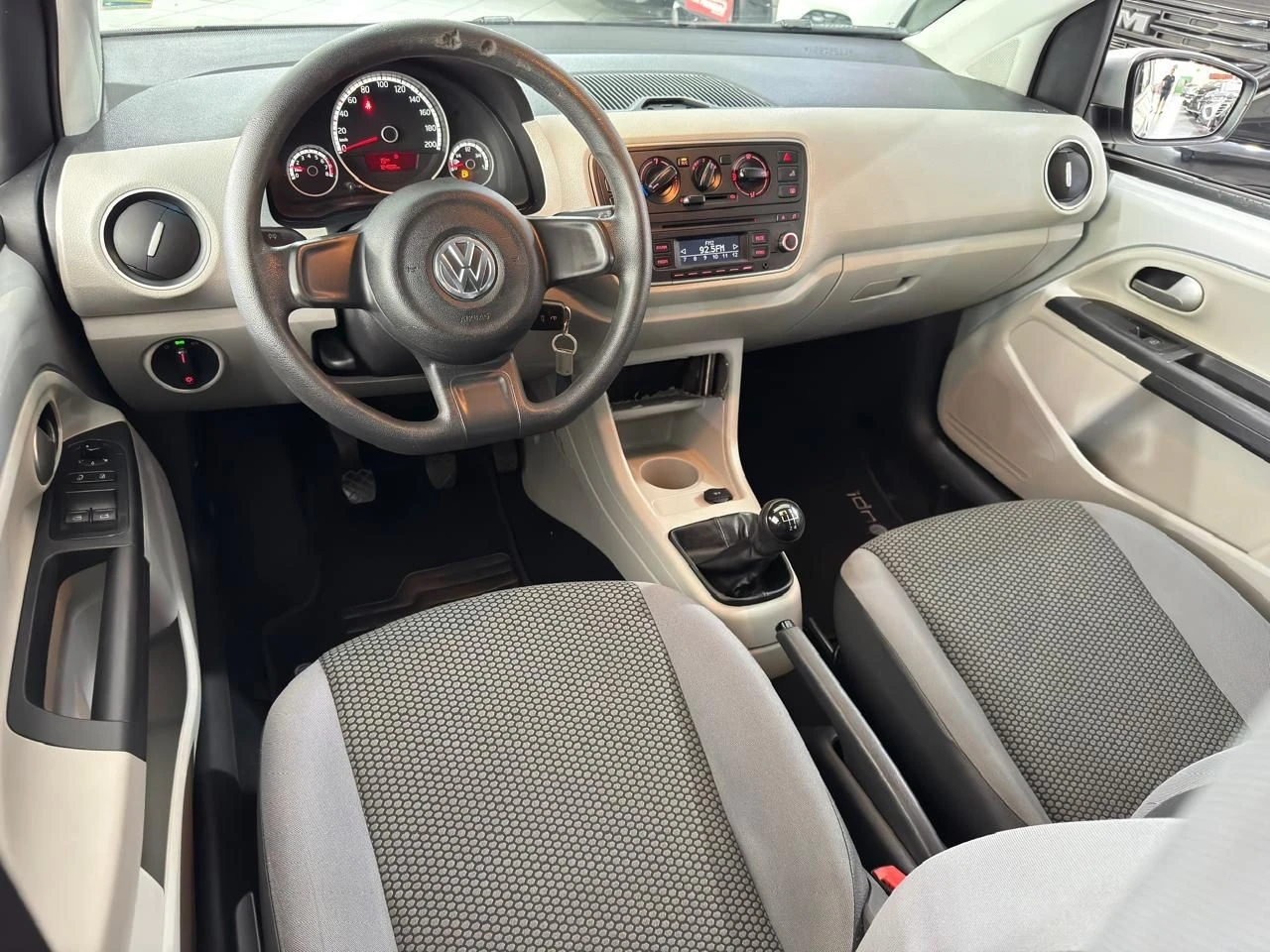 VOLKSWAGEN UP