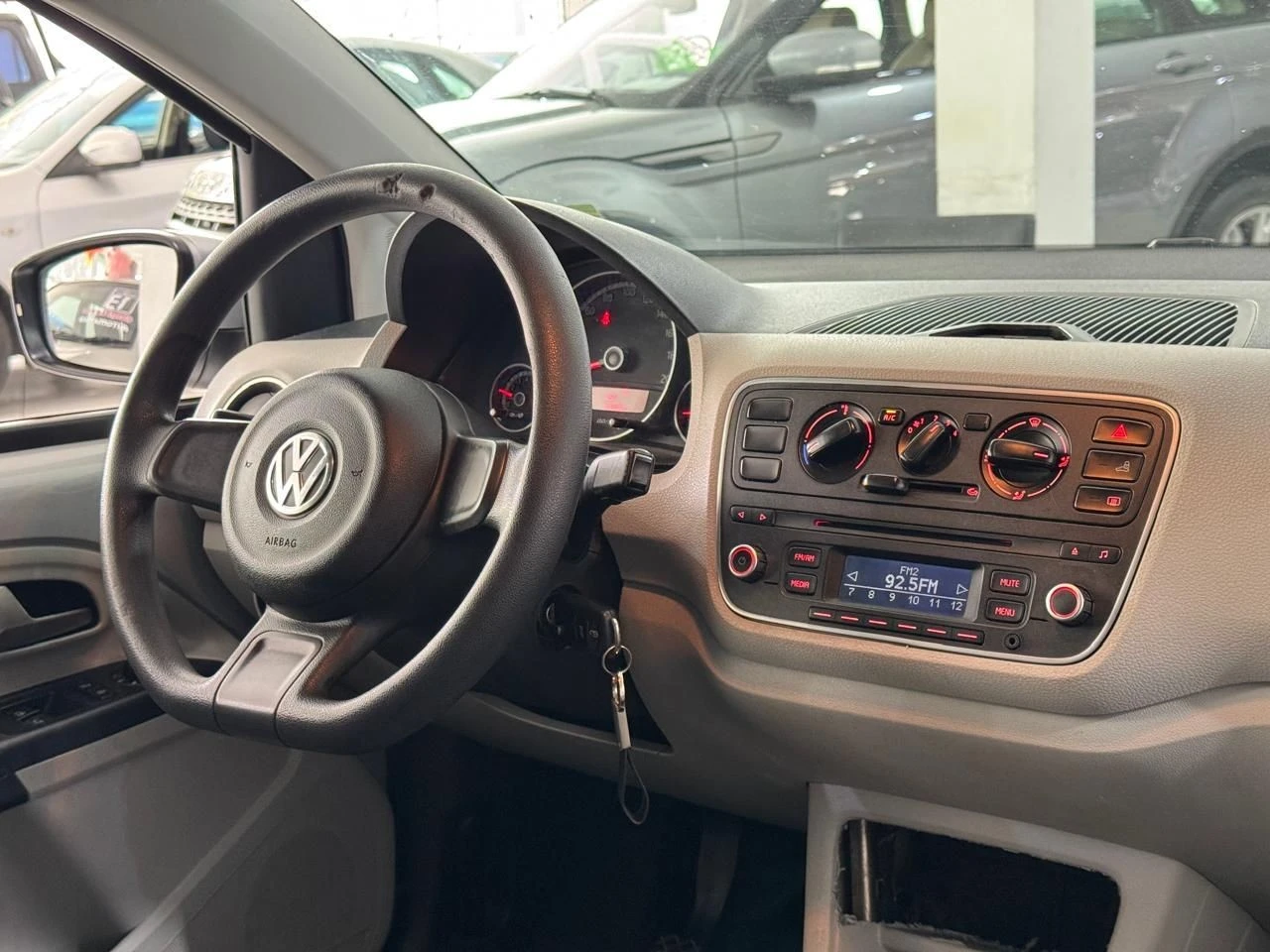 VOLKSWAGEN UP