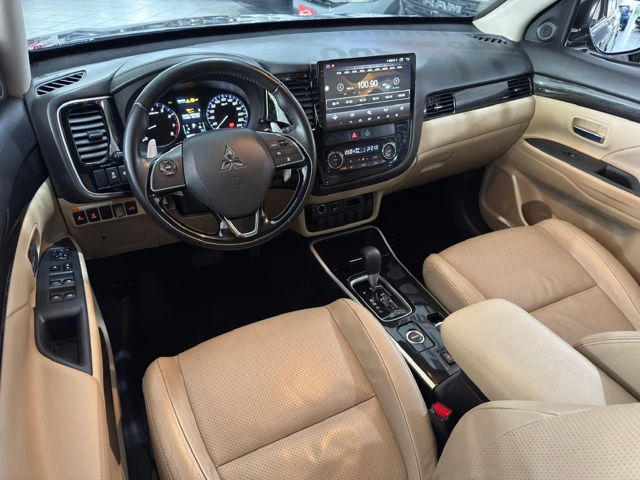 MITSUBISHI OUTLANDER