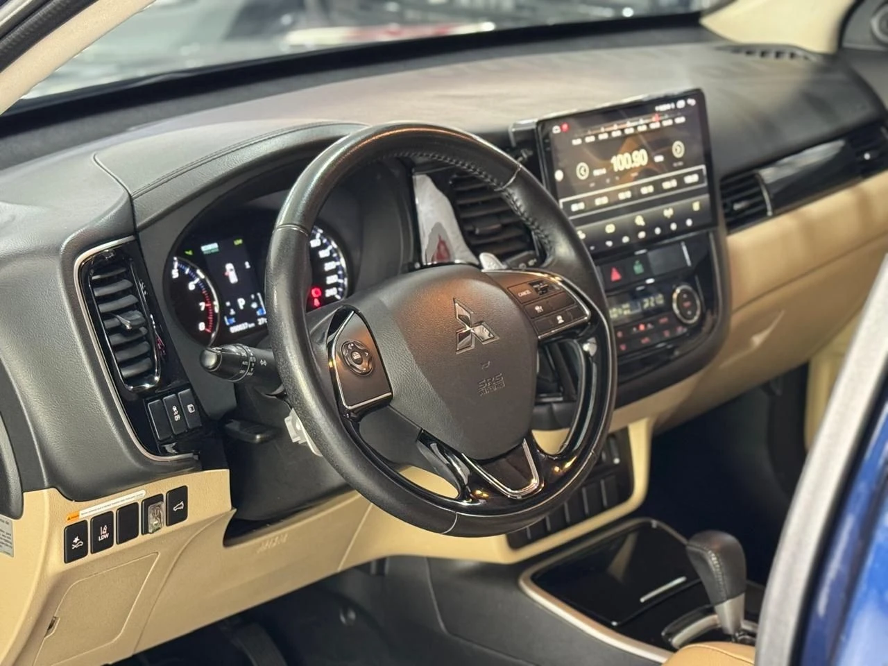 MITSUBISHI OUTLANDER