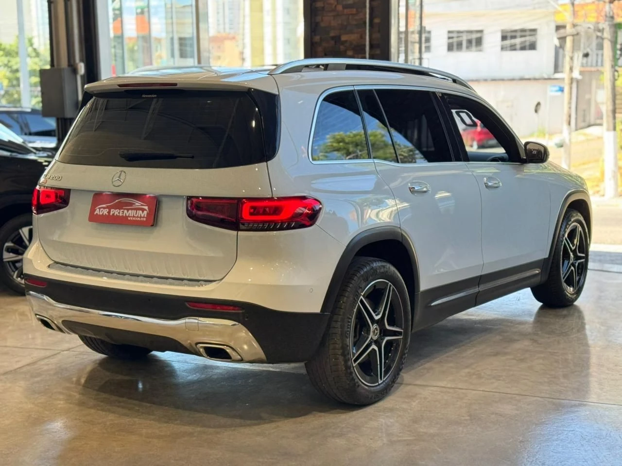 MERCEDES-BENZ GLB 200