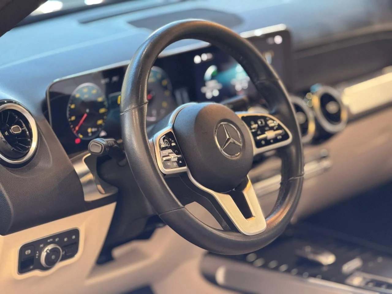 MERCEDES-BENZ GLB 200