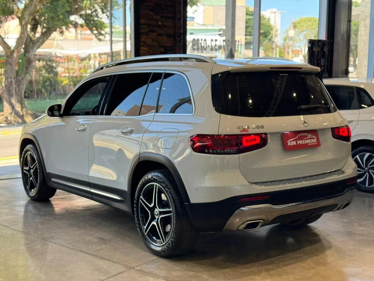 MERCEDES-BENZ GLB 200