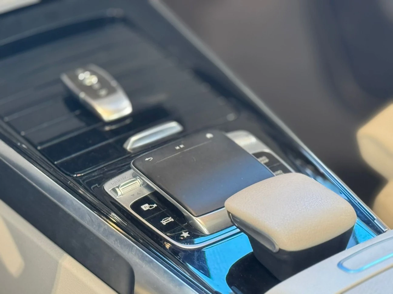 MERCEDES-BENZ GLB 200