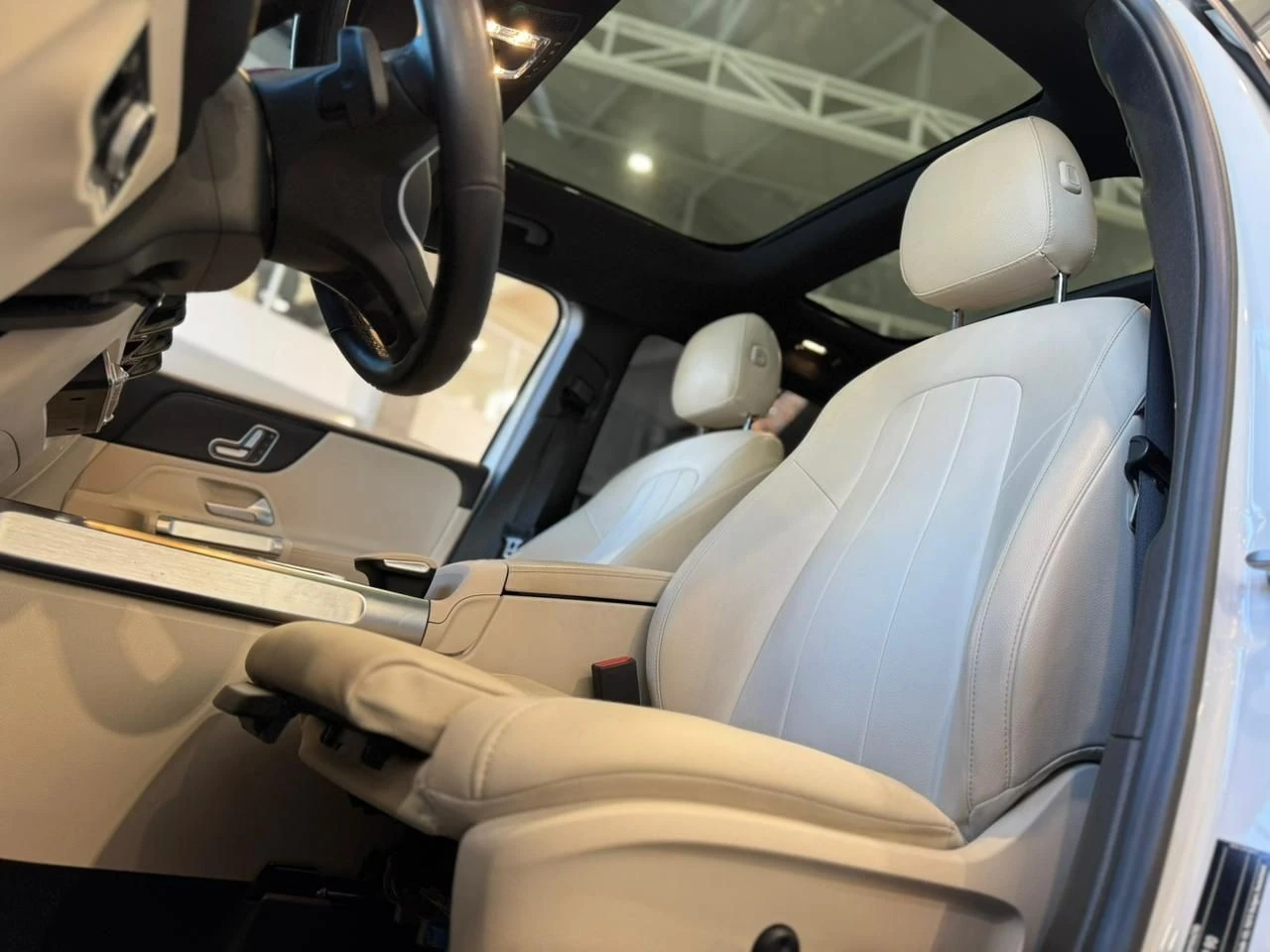 MERCEDES-BENZ GLB 200