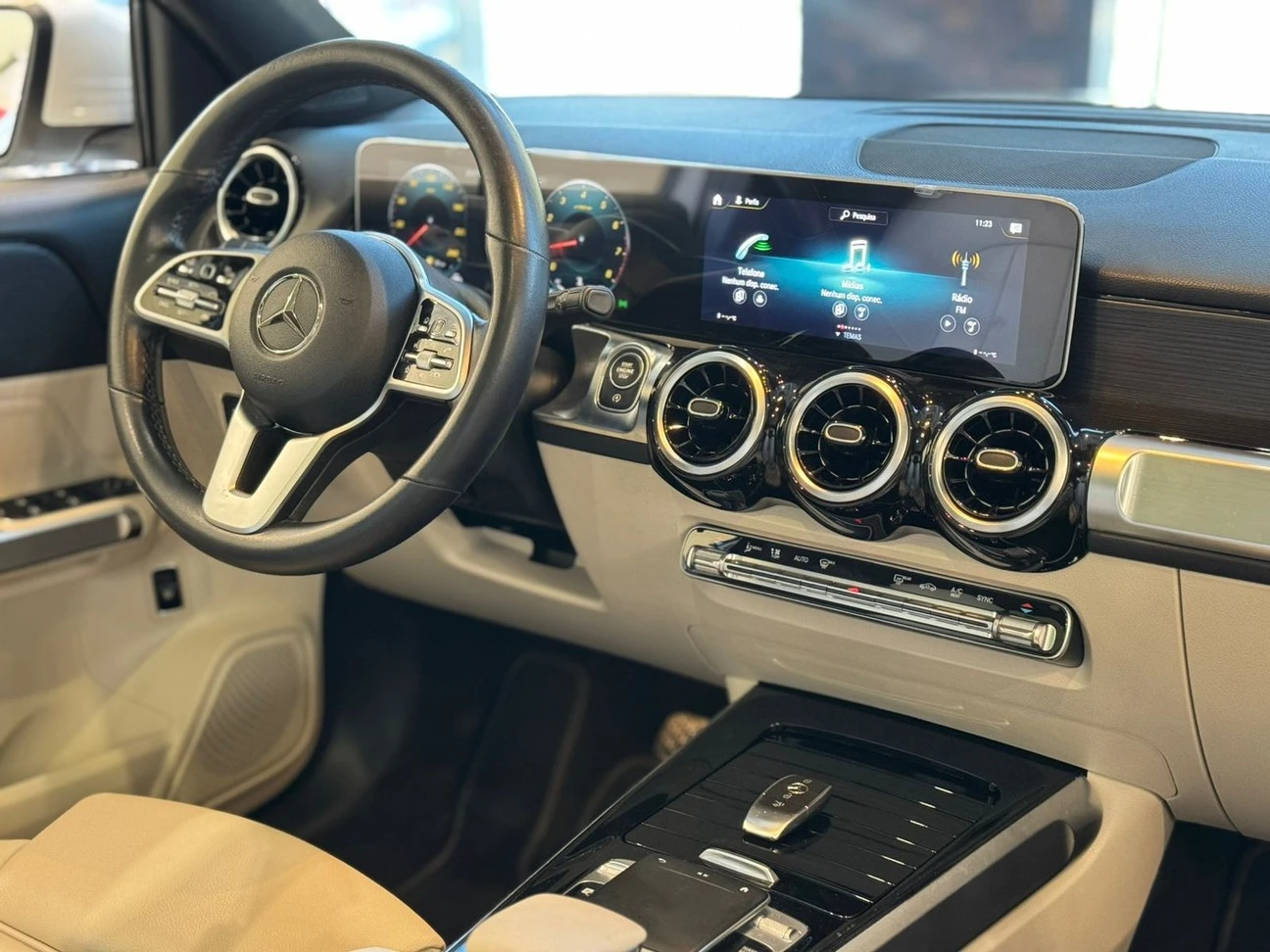 MERCEDES-BENZ GLB 200