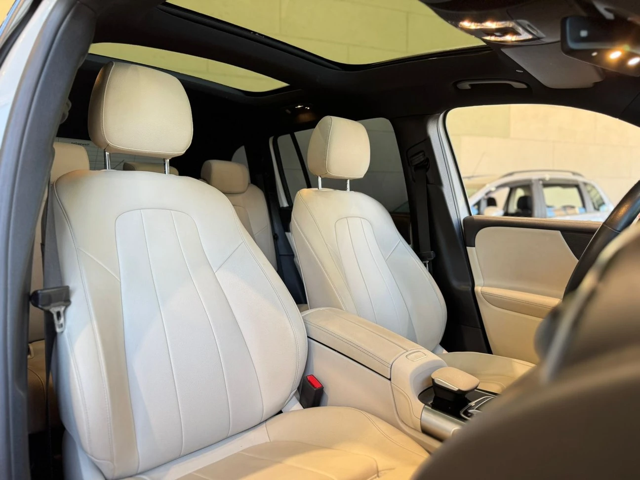 MERCEDES-BENZ GLB 200