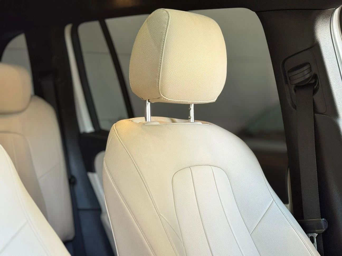 MERCEDES-BENZ GLB 200