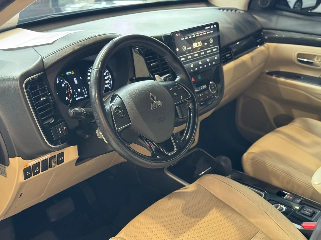 MITSUBISHI OUTLANDER
