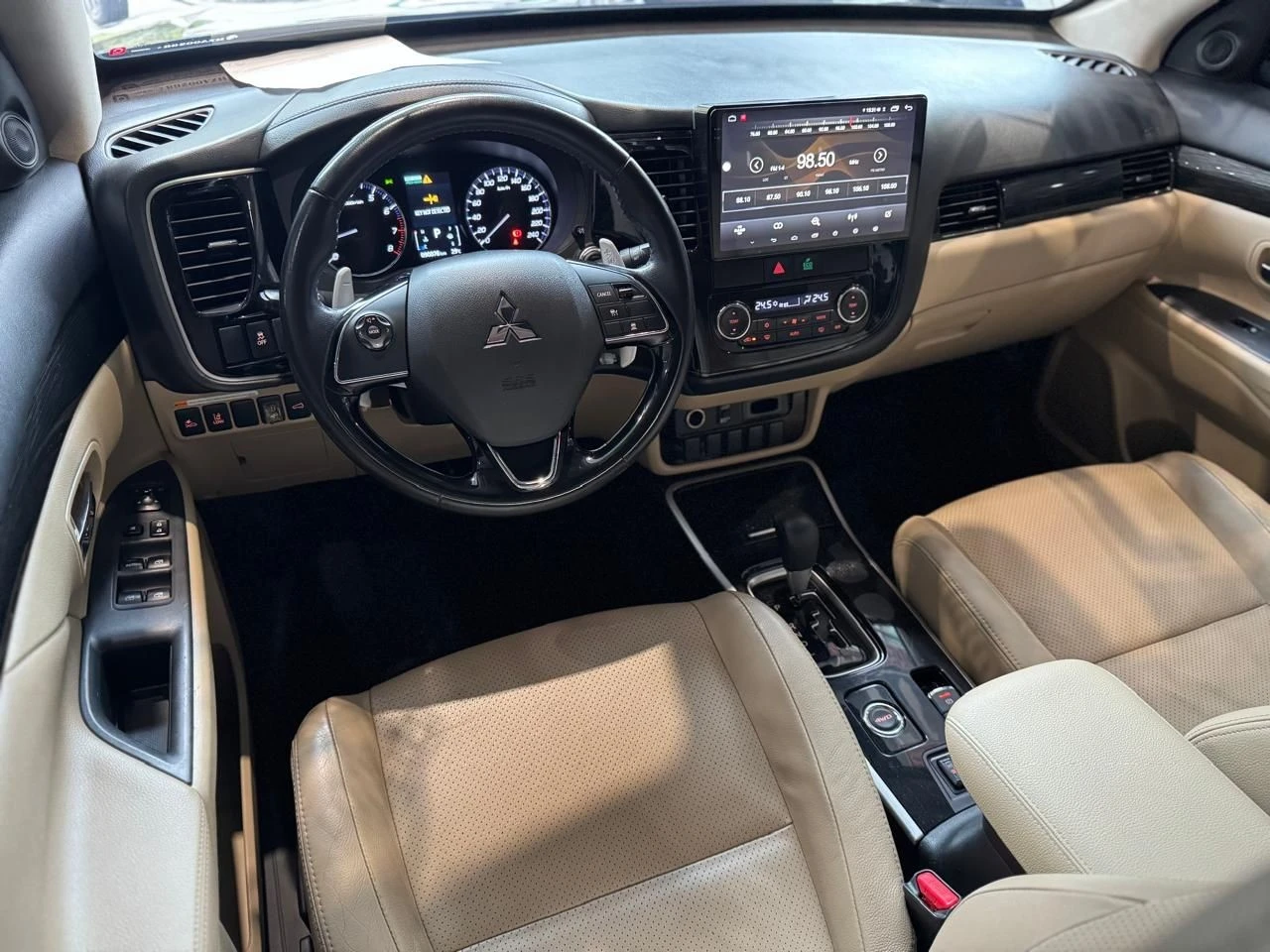 MITSUBISHI OUTLANDER