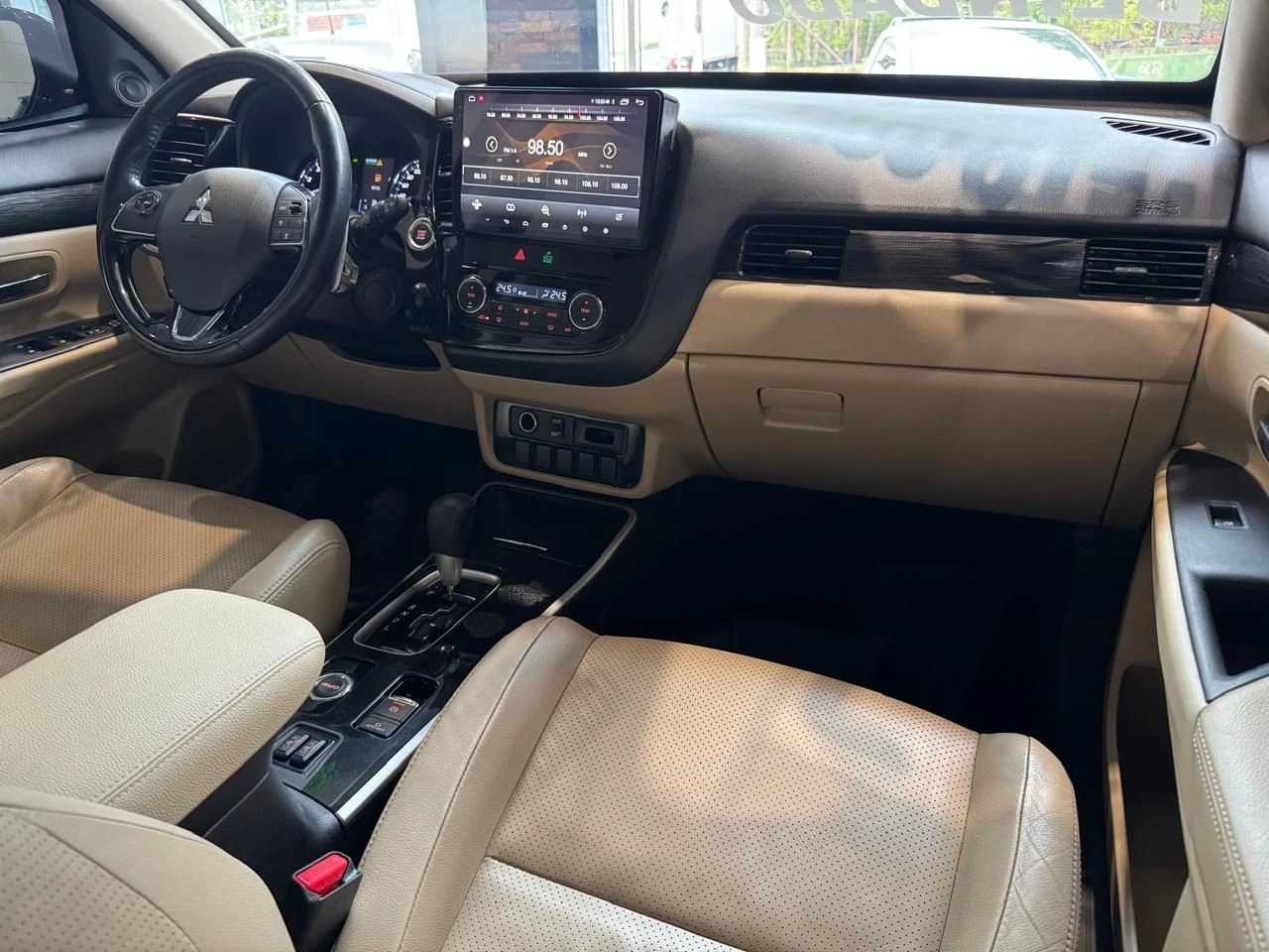 MITSUBISHI OUTLANDER