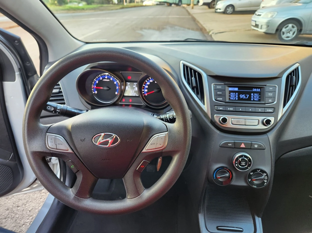 HYUNDAI HB20
