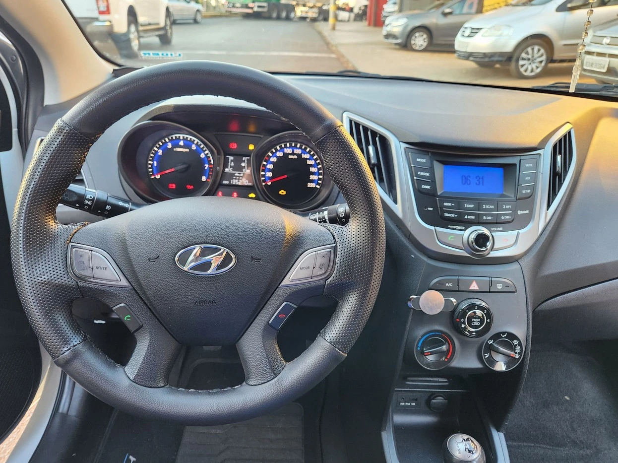 HYUNDAI HB20
