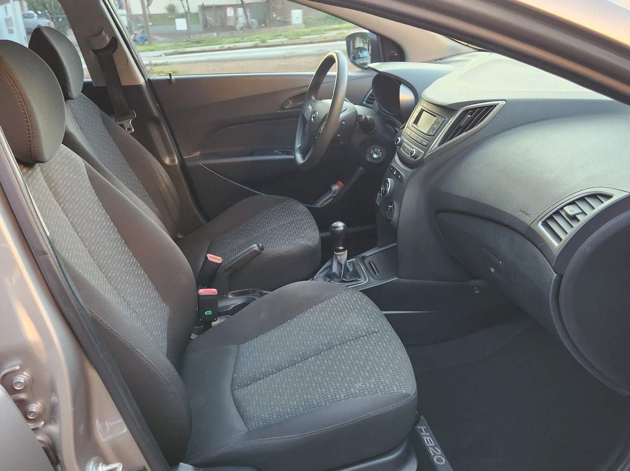 HYUNDAI HB20