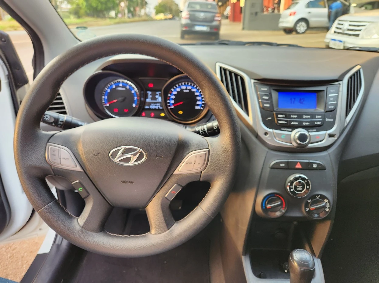 HYUNDAI HB20