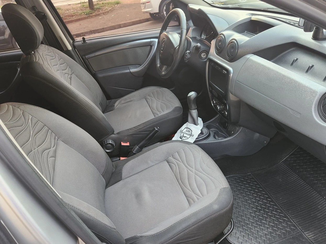 RENAULT DUSTER