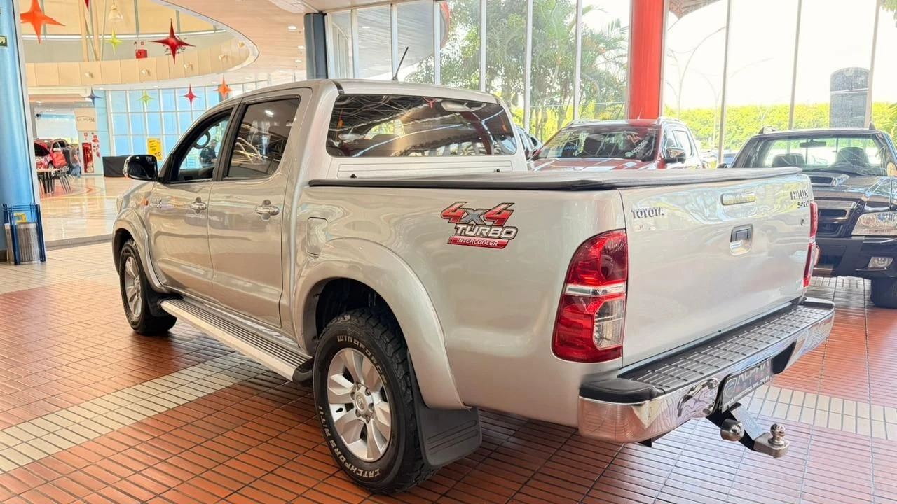 TOYOTA HILUX