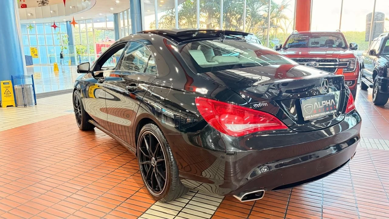 MERCEDES-BENZ CLA 200