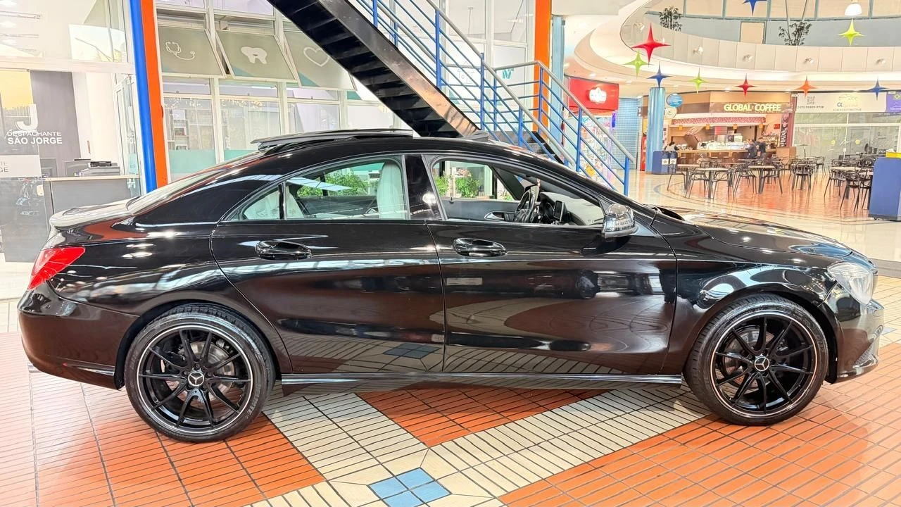 MERCEDES-BENZ CLA 200