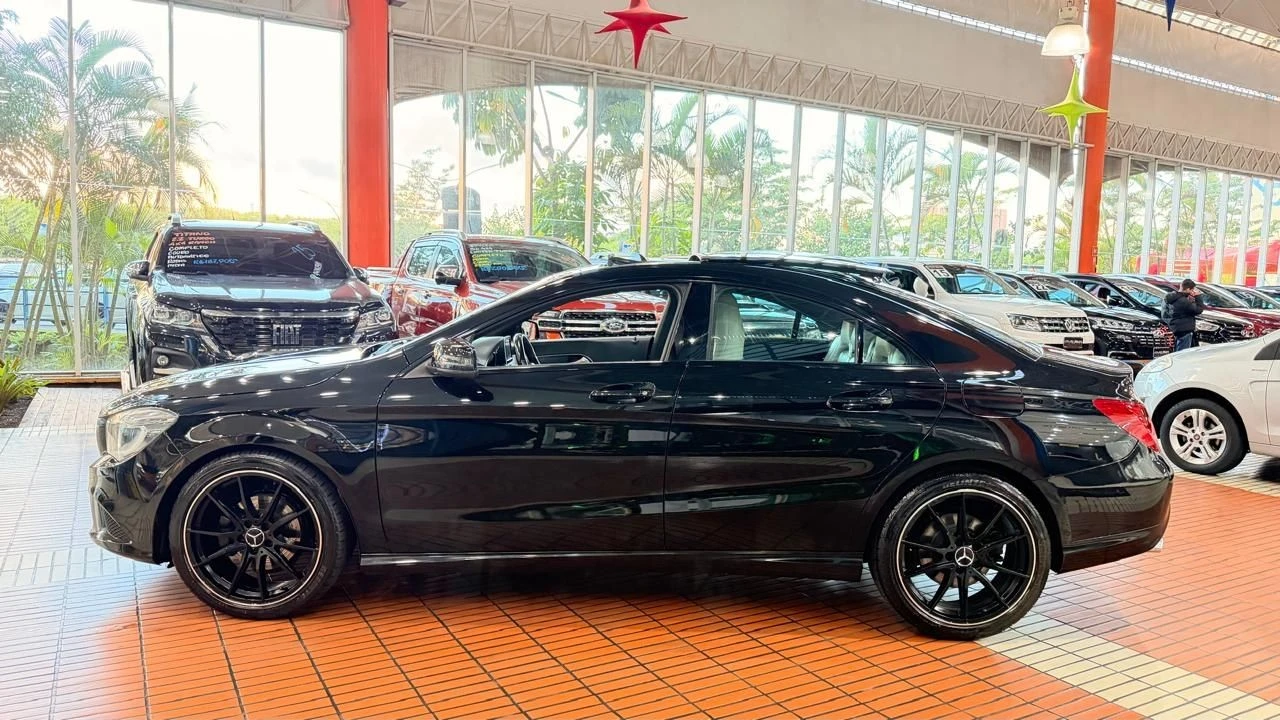 MERCEDES-BENZ CLA 200