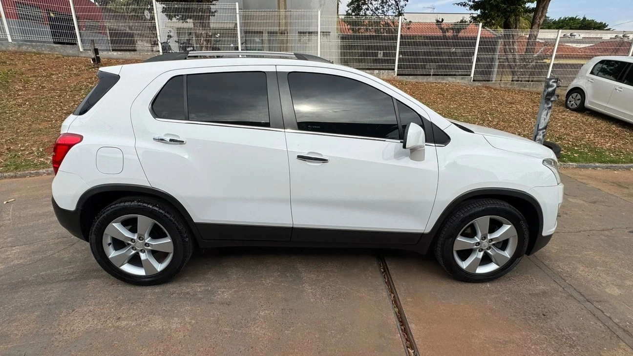 CHEVROLET TRACKER