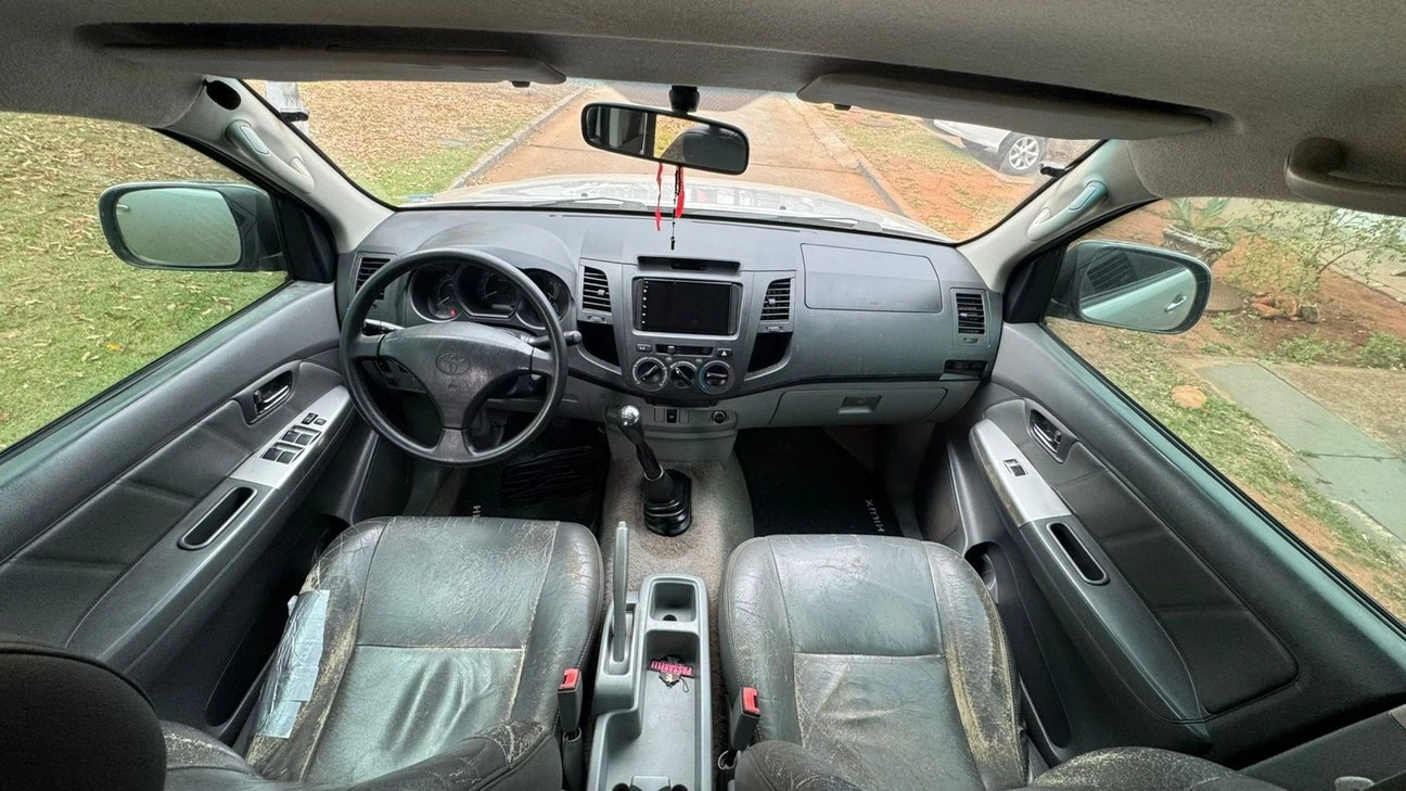 TOYOTA HILUX