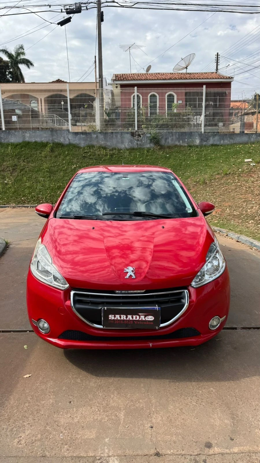 PEUGEOT 208