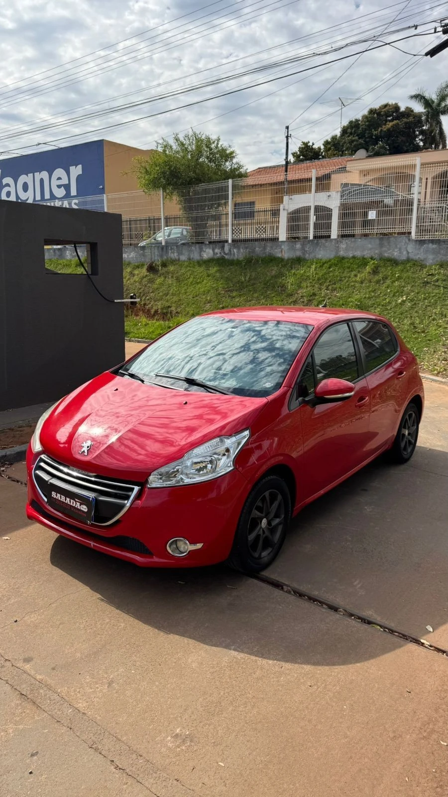 PEUGEOT 208
