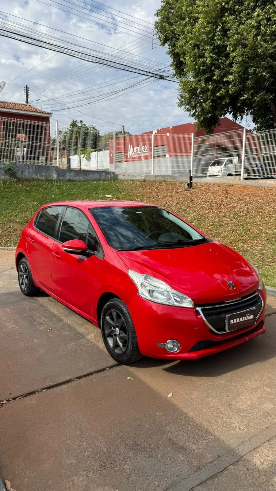 PEUGEOT 208