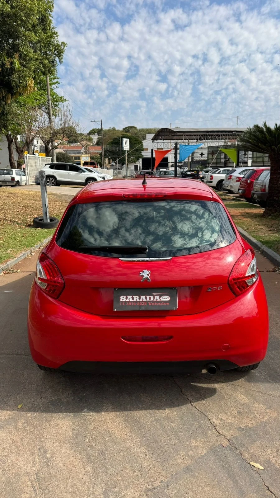 PEUGEOT 208