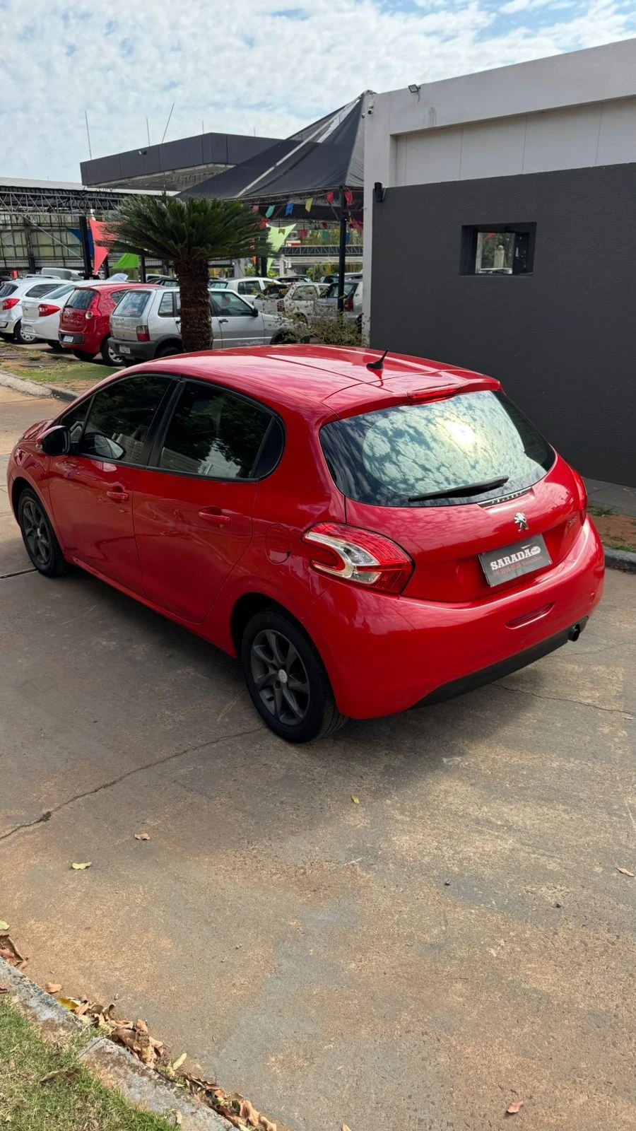 PEUGEOT 208