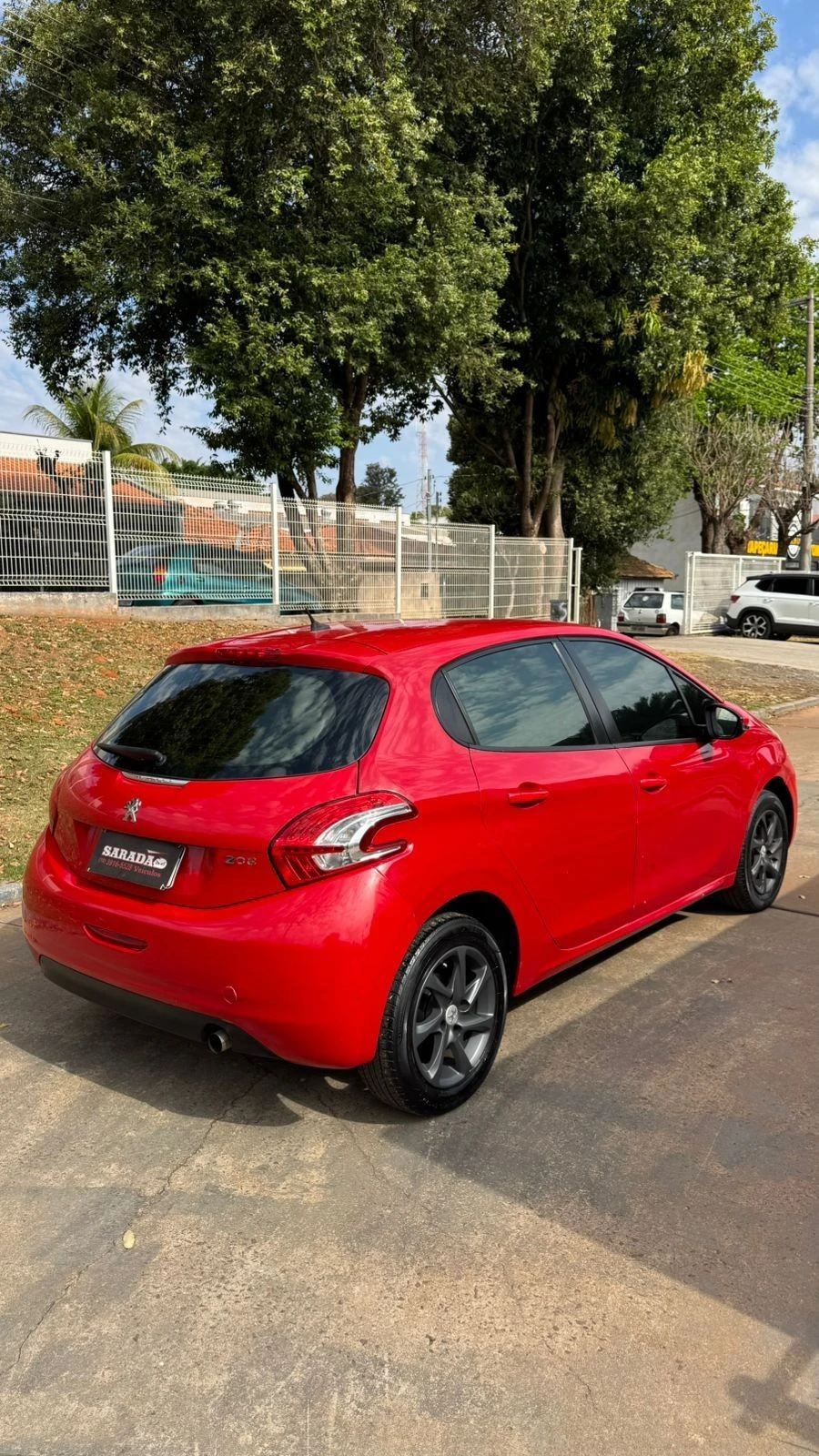 PEUGEOT 208