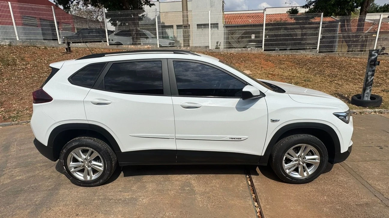 CHEVROLET TRACKER