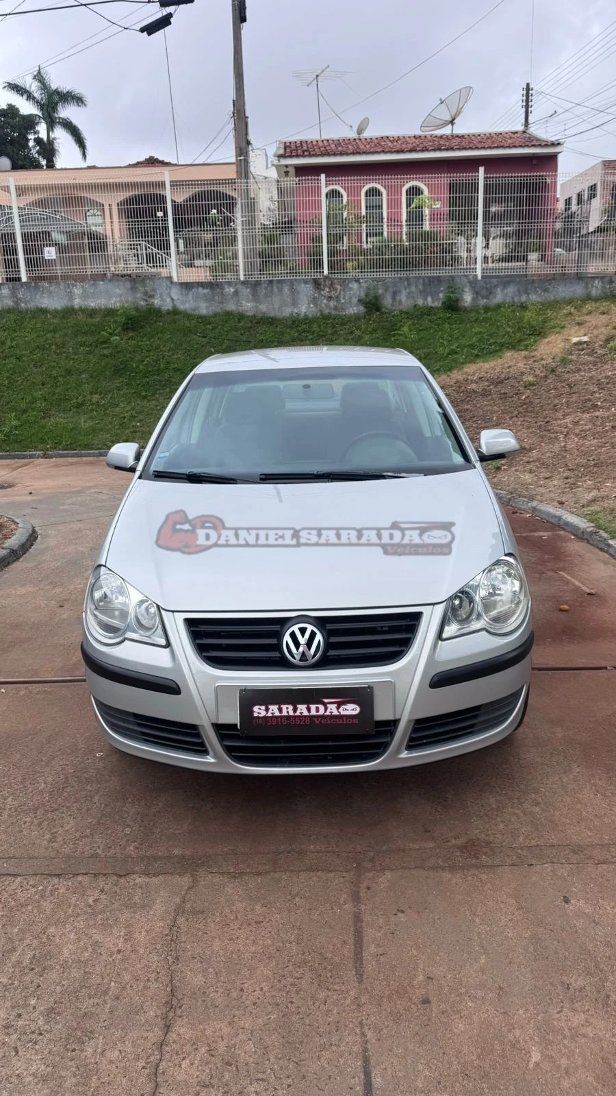 VOLKSWAGEN POLO SEDAN