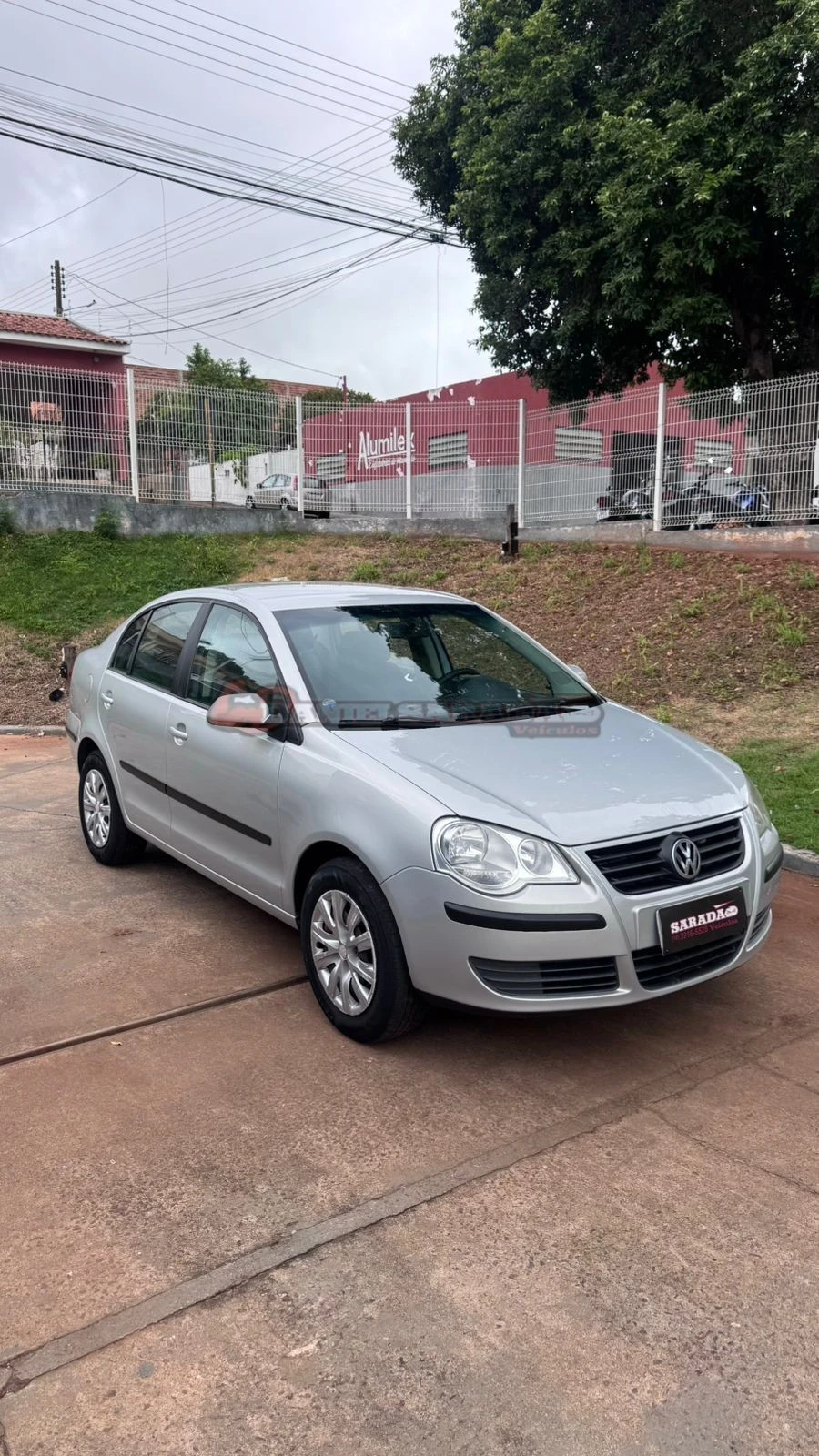 VOLKSWAGEN POLO SEDAN