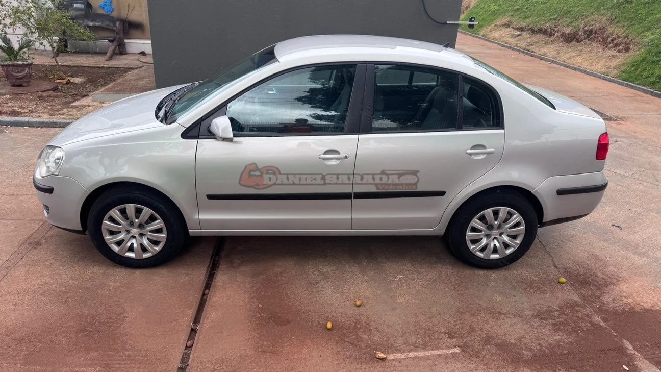 VOLKSWAGEN POLO SEDAN