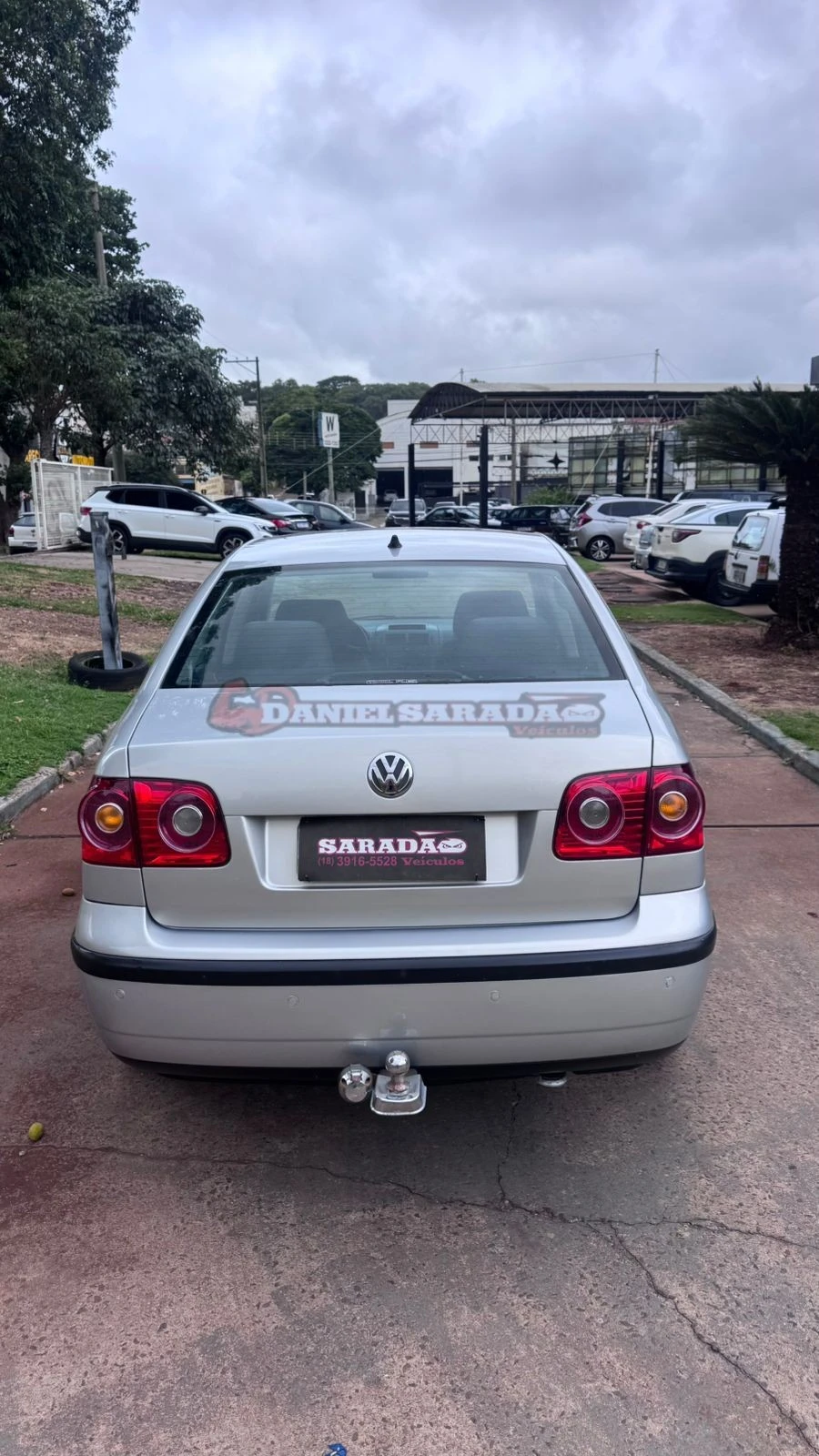 VOLKSWAGEN POLO SEDAN