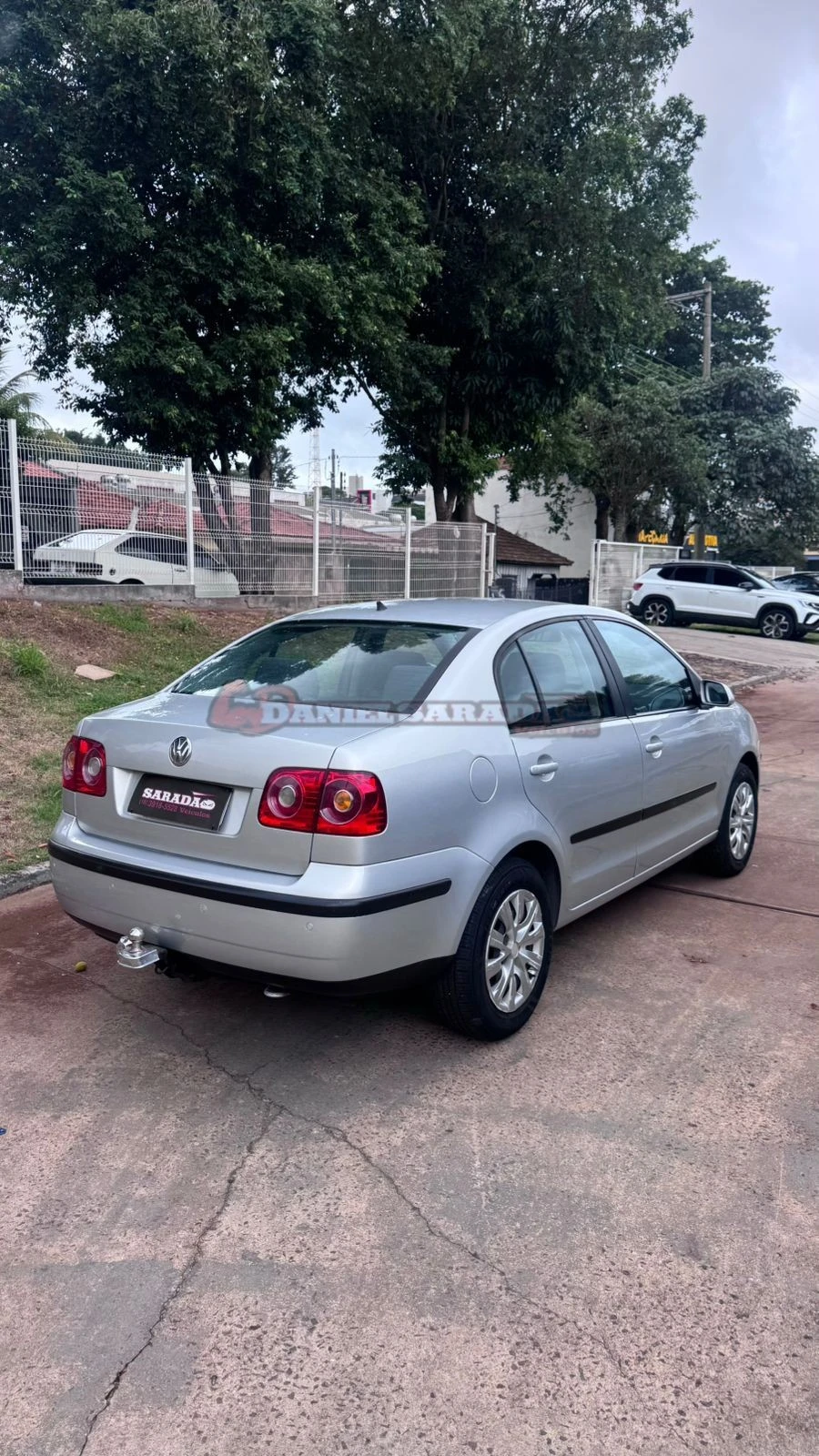 VOLKSWAGEN POLO SEDAN