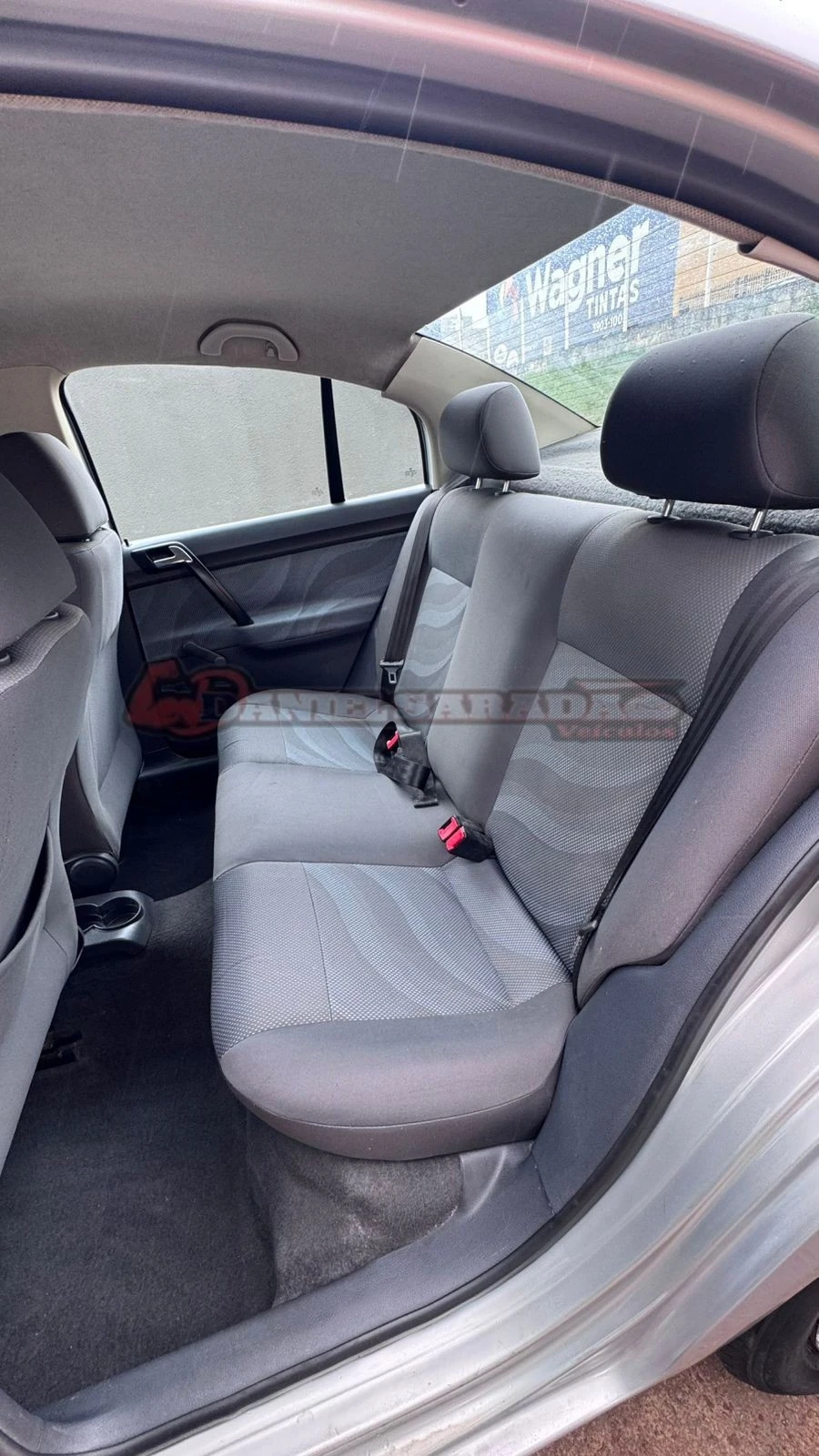 VOLKSWAGEN POLO SEDAN