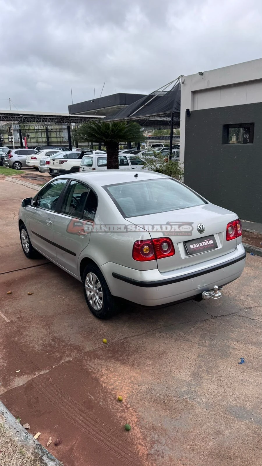 VOLKSWAGEN POLO SEDAN