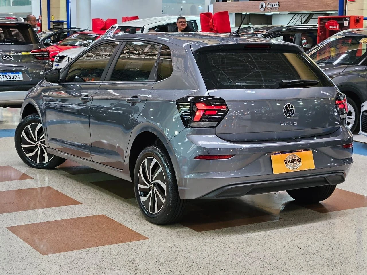 VOLKSWAGEN POLO