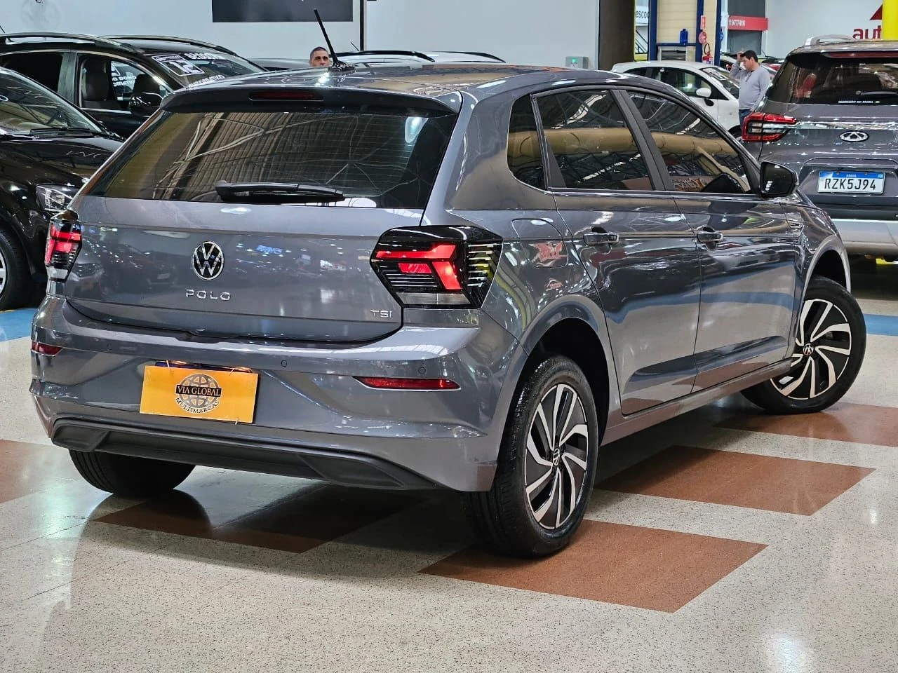 VOLKSWAGEN POLO