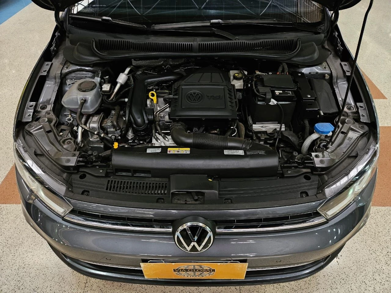 VOLKSWAGEN POLO